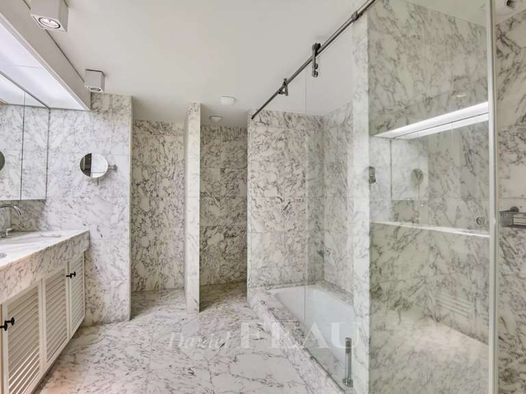 Appartement Paris 16e - 4 chambres - 215m²