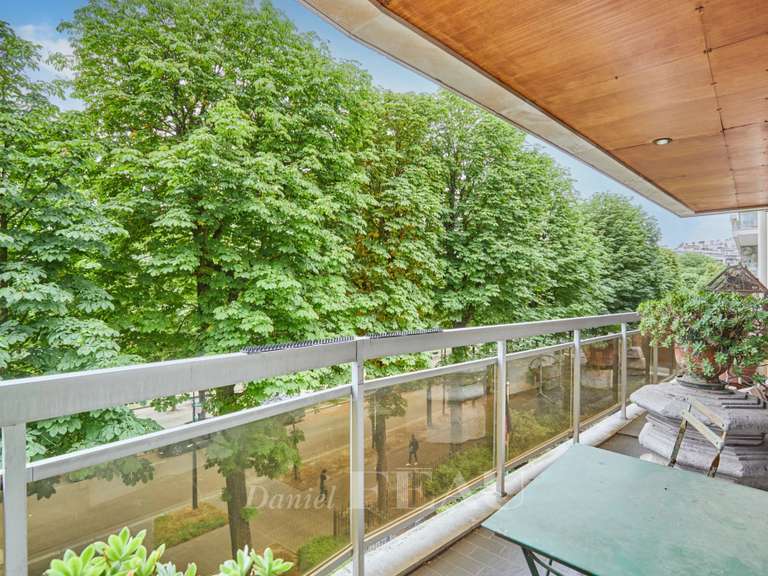 Appartement Paris 16e - 4 chambres - 215m²