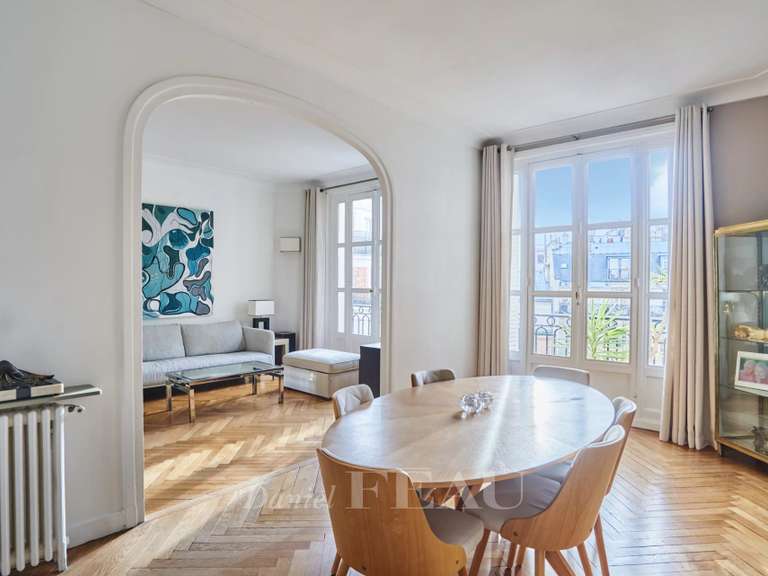 Appartement Paris 16e - 3 chambres - 136m²
