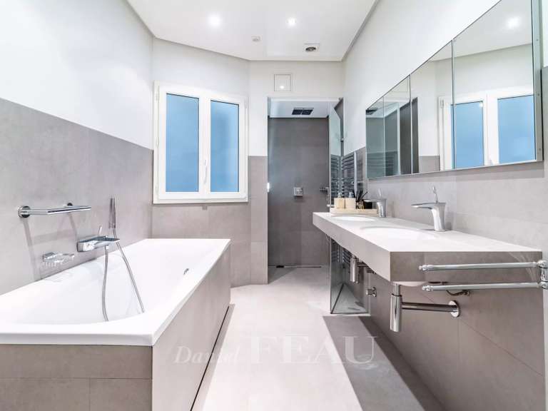 Appartement Paris 16e - 4 chambres - 212m²