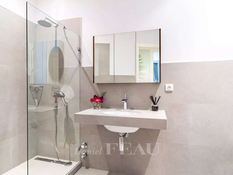 Appartement Paris 16e - 4 chambres - 212m²