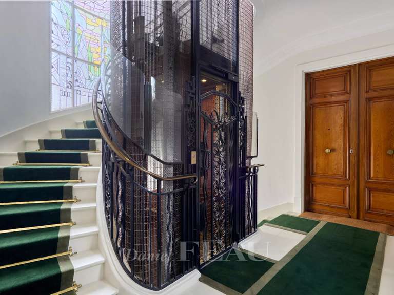 Apartment Paris 16e - 4 bedrooms - 212m²