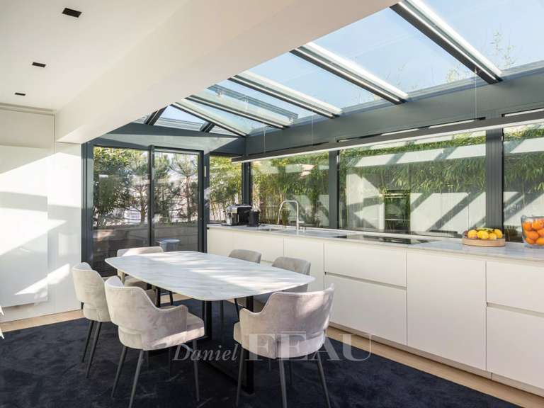 Apartment Neuilly-sur-Seine - 4 bedrooms - 163m²