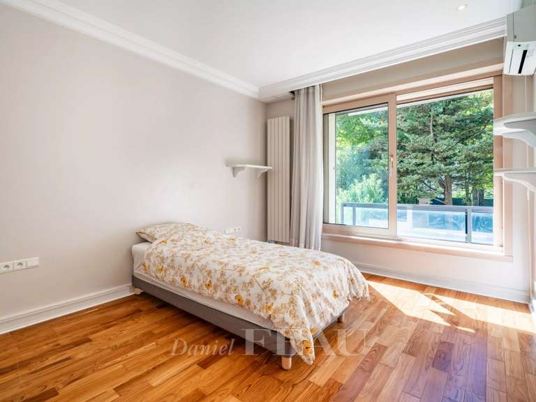 Apartment Neuilly-sur-Seine - 3 bedrooms - 214m²