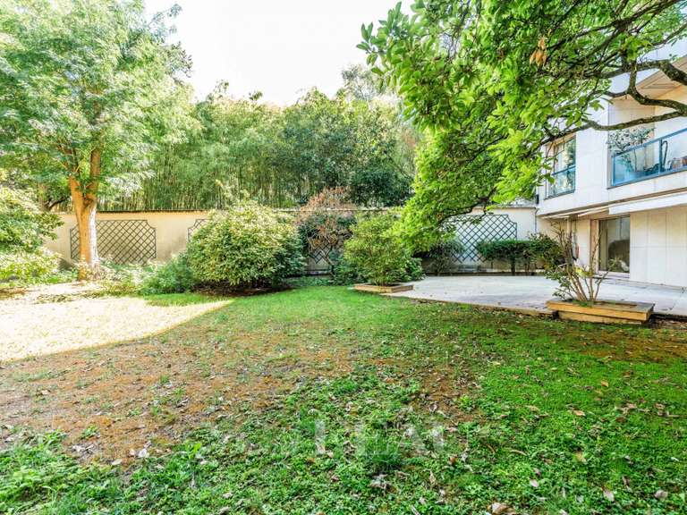 Apartment Neuilly-sur-Seine - 3 bedrooms - 214m²