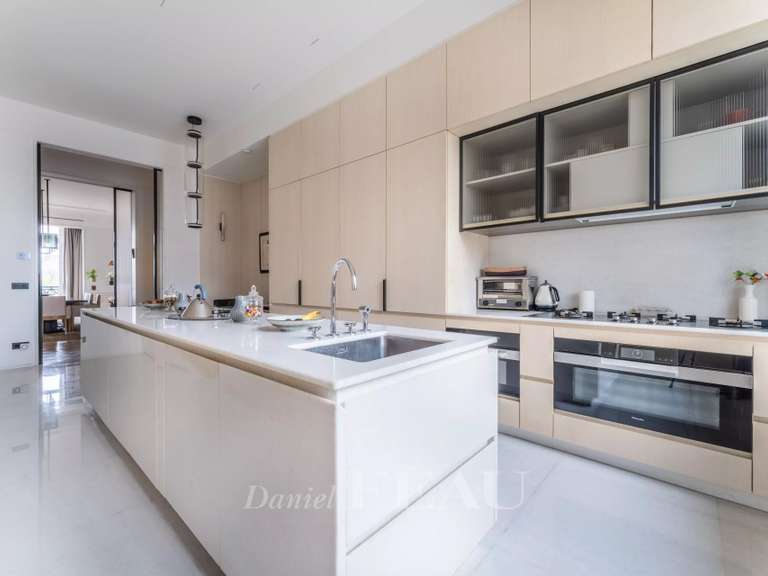 Apartment Neuilly-sur-Seine - 3 bedrooms - 380m²