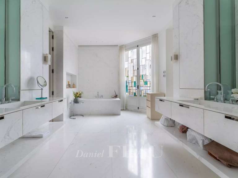 Apartment Neuilly-sur-Seine - 3 bedrooms - 380m²