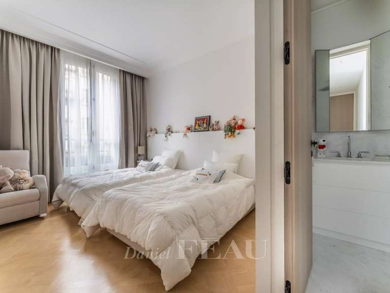 Apartment Neuilly-sur-Seine - 3 bedrooms - 380m²