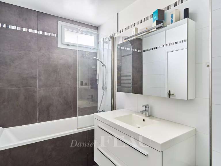 Apartment Neuilly-sur-Seine - 3 bedrooms - 116m²