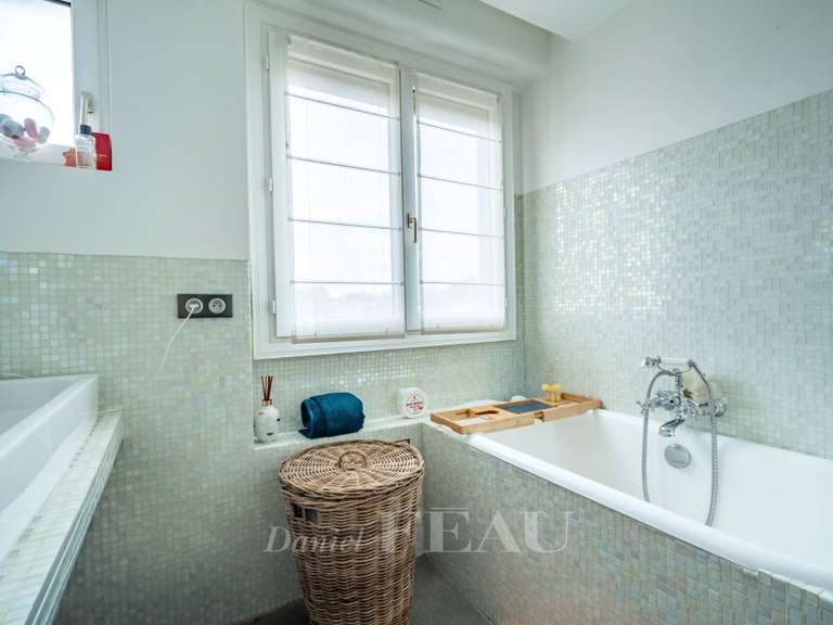 Apartment Neuilly-sur-Seine - 2 bedrooms - 128m²