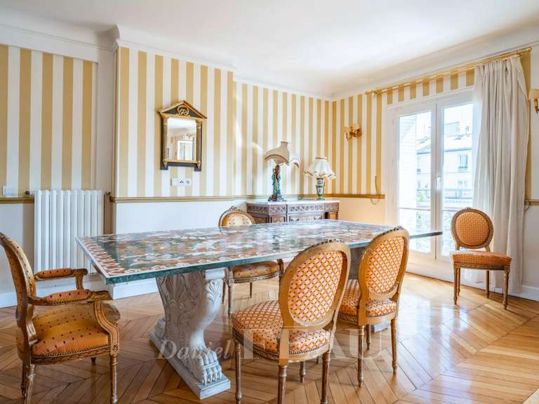 Appartement Paris 17e - 3 chambres - 148m²
