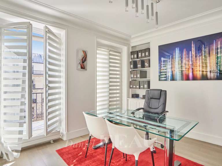 Appartement Paris 17e - 5 chambres - 148m²