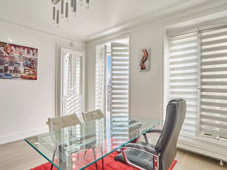 Appartement Paris 17e - 5 chambres - 148m²