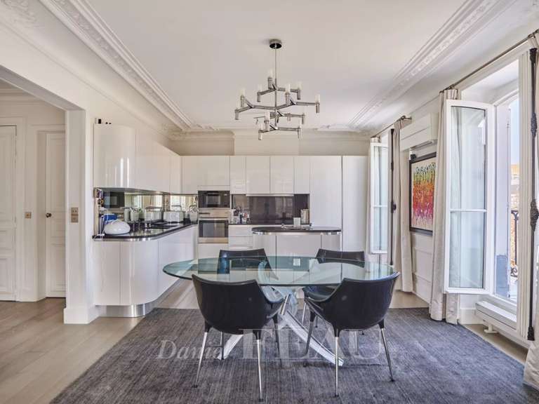 Appartement Paris 17e - 5 chambres - 148m²
