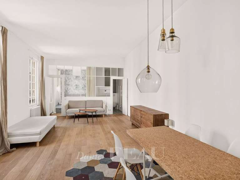 Appartement Paris 10e - 2 chambres - 65m²