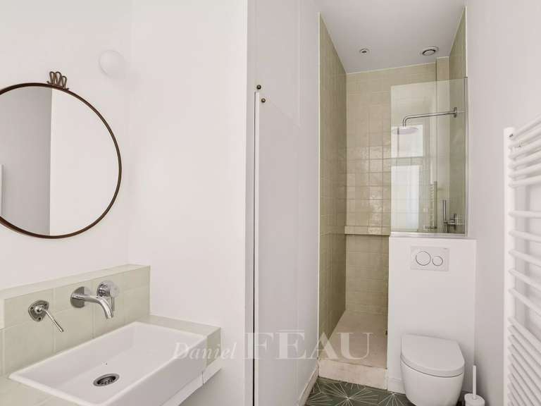 Appartement Paris 10e - 2 chambres - 65m²