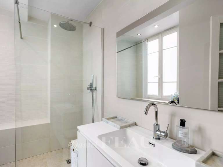 Appartement Paris 18e - 1 chambre - 62m²
