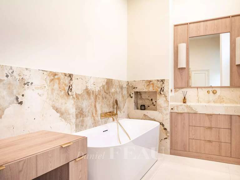 Appartement Paris 7e - 2 chambres - 146m²