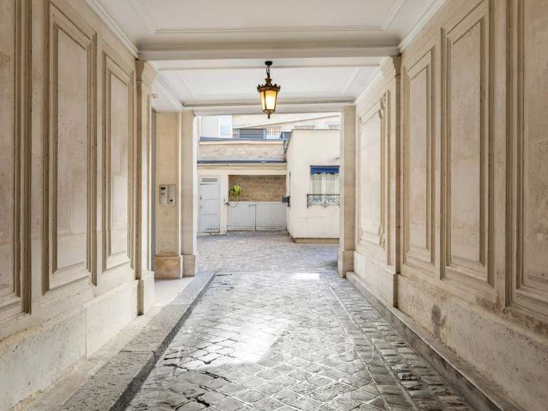 Appartement Paris 1er - 3 chambres - 196m²