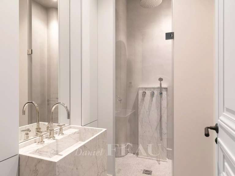 Appartement Paris 8e - 3 chambres - 215m²