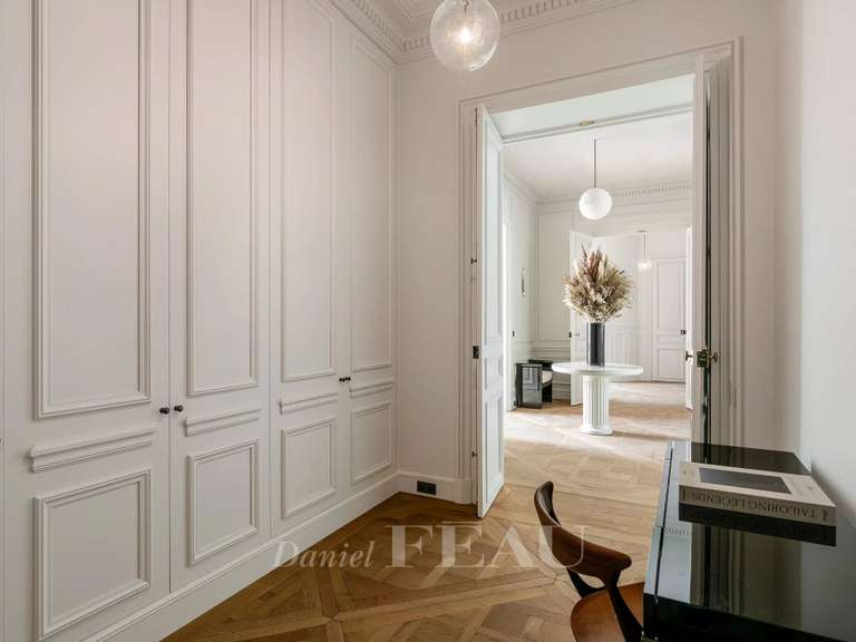 Appartement Paris 8e - 3 chambres - 215m²