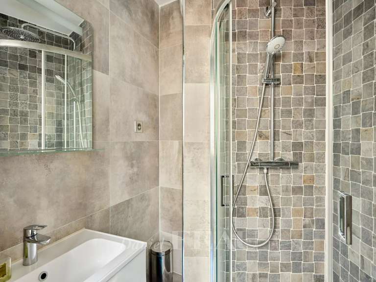 Appartement Paris 16e - 2 chambres - 155m²
