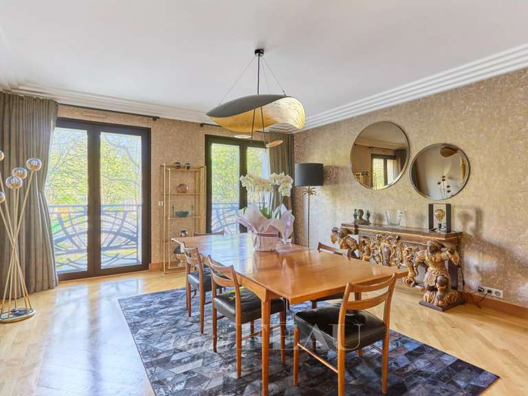 Appartement Paris 16e - 2 chambres - 155m²