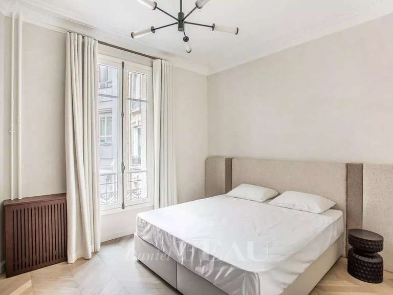 Appartement Paris 16e - 4 chambres - 216m²