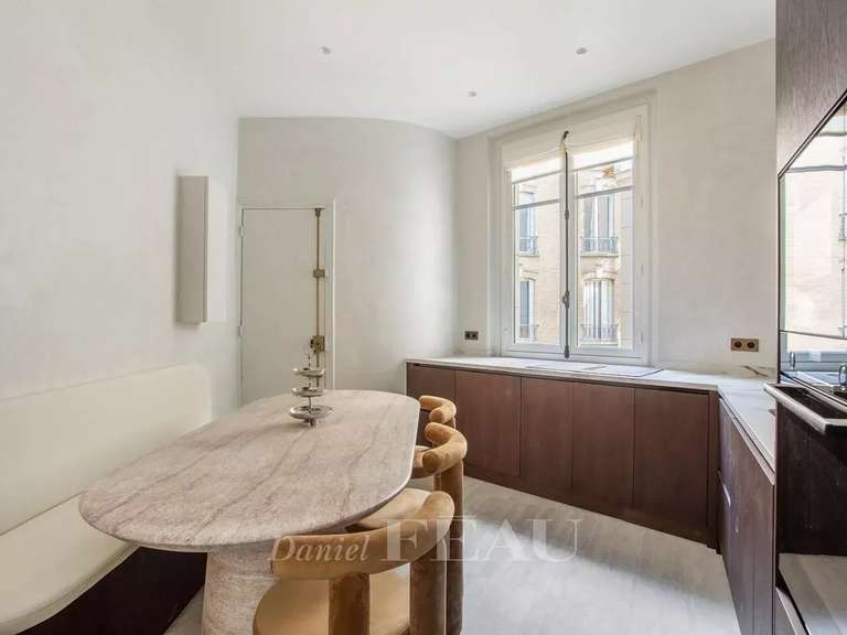 Appartement Paris 16e - 4 chambres - 216m²