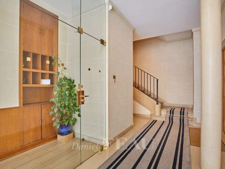 Appartement Paris 16e - 2 chambres - 105m²