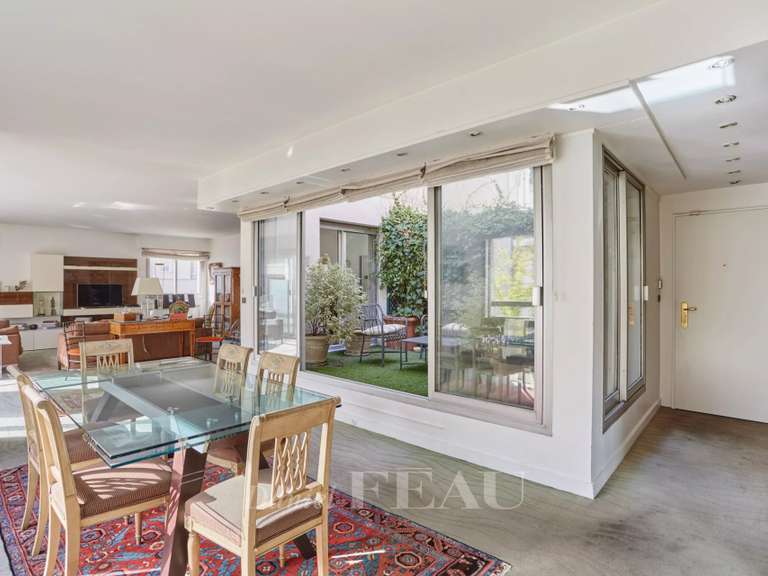 Appartement Paris 16e - 2 chambres - 153m²