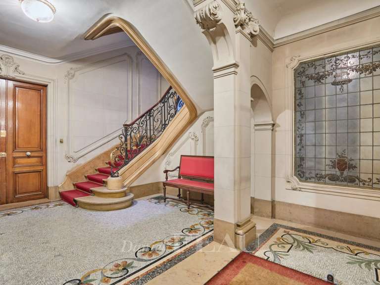 Appartement Paris 16e - 6 chambres - 298m²
