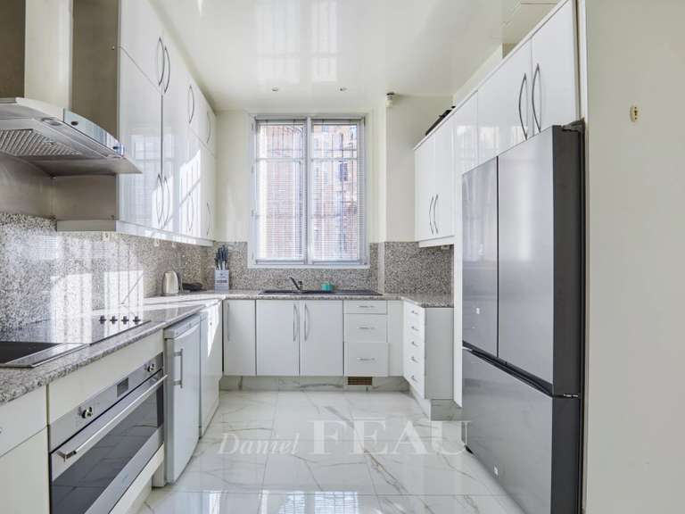 Appartement Paris 16e - 6 chambres - 298m²