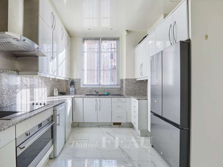 Appartement Paris 16e - 6 chambres - 298m²