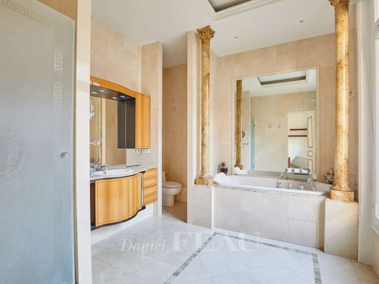 Appartement Paris 16e - 6 chambres - 298m²