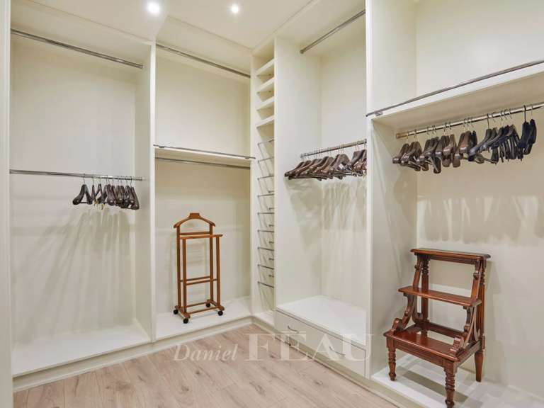 Appartement Paris 16e - 6 chambres - 298m²