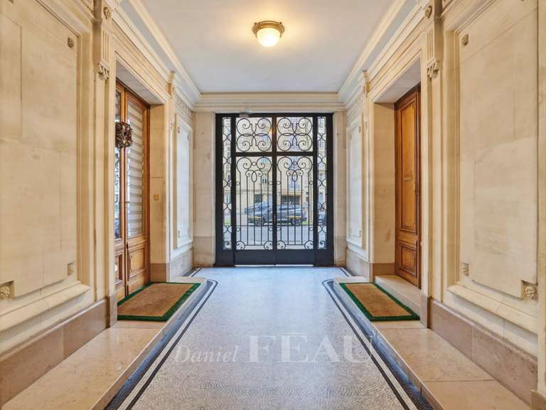 Appartement Paris 16e - 3 chambres - 240m²