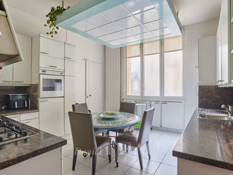 Appartement Paris 16e - 3 chambres - 240m²
