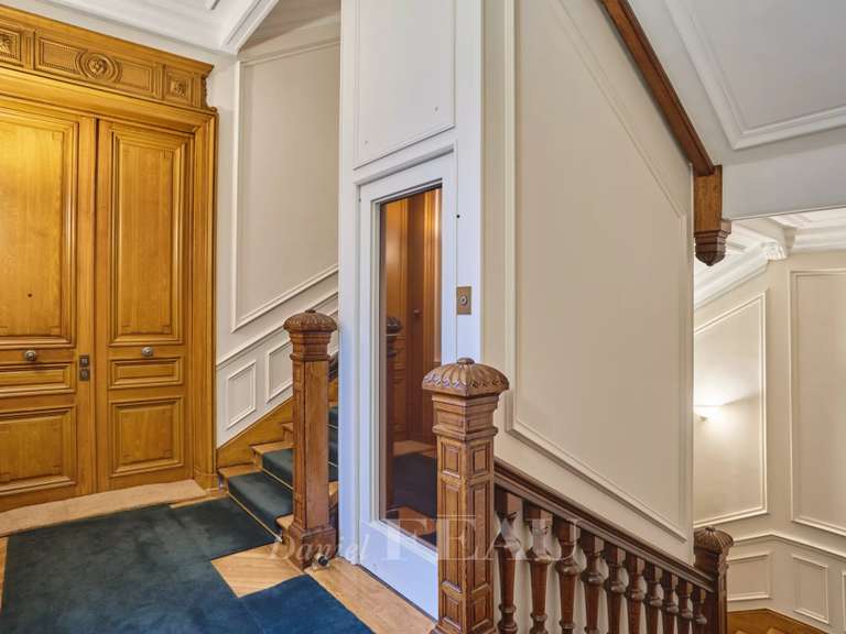 Appartement Paris 16e - 3 chambres - 240m²
