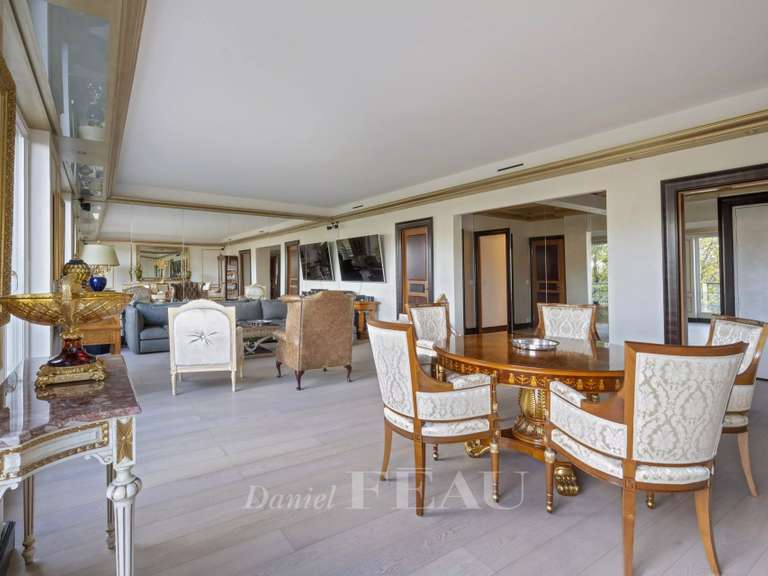 Appartement Paris 16e - 3 chambres - 164m²