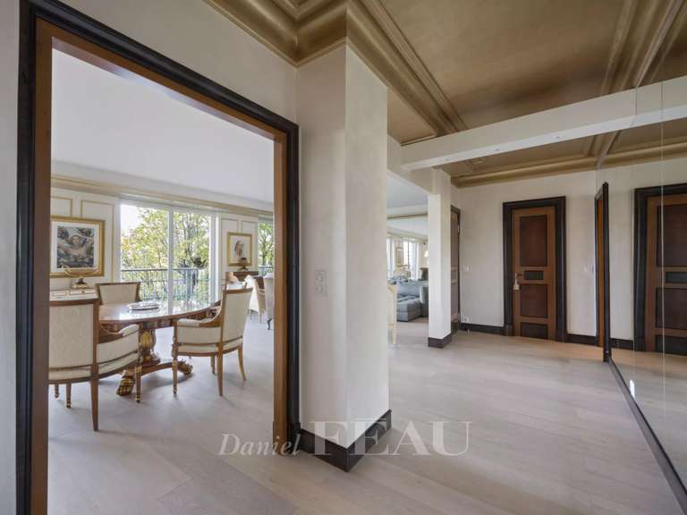 Appartement Paris 16e - 3 chambres - 164m²