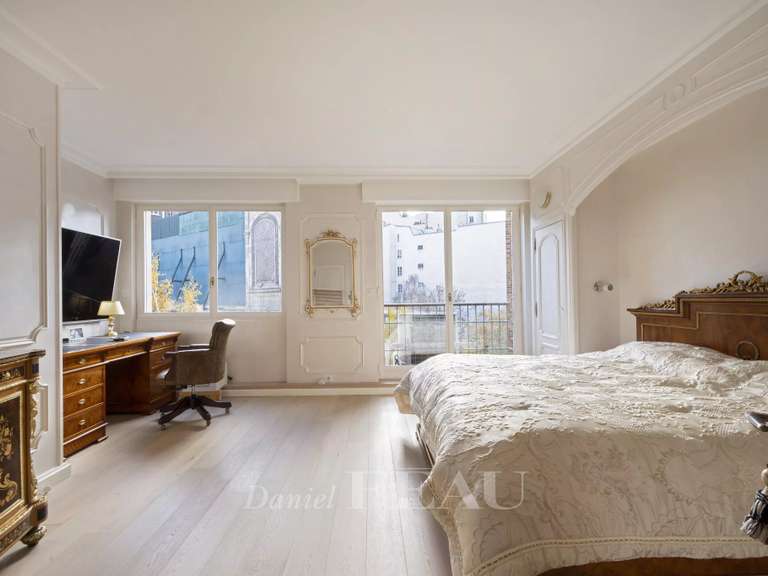 Appartement Paris 16e - 3 chambres - 164m²