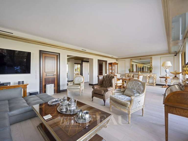 Appartement Paris 16e - 3 chambres - 164m²