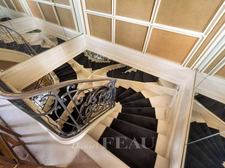 Appartement Paris 16e - 5 chambres - 331m²