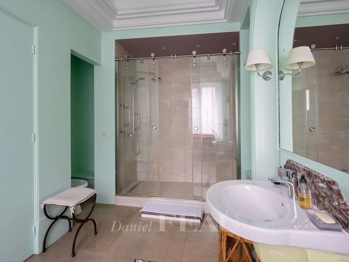 Apartment Paris 16e