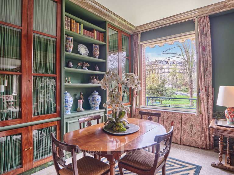 Appartement Paris 16e - 3 chambres - 156m²