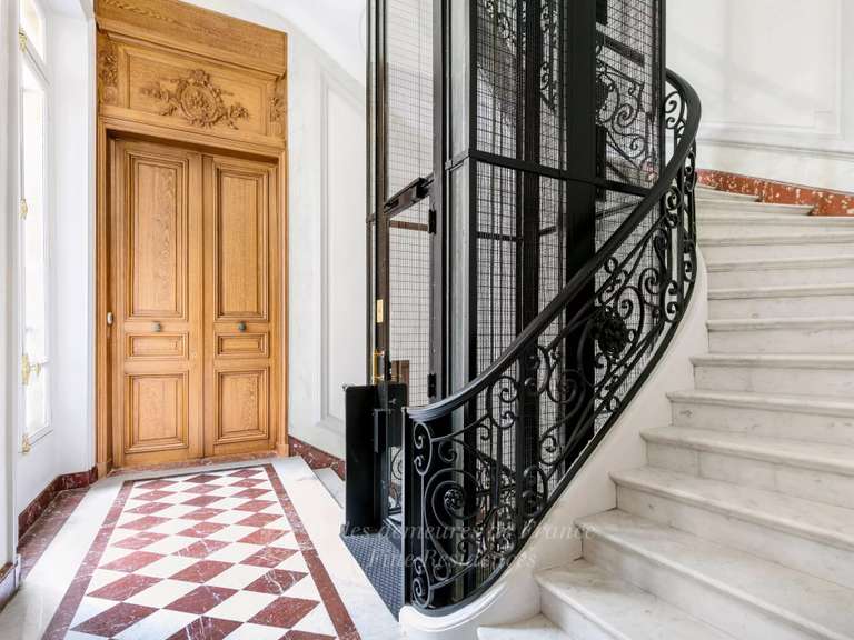 Appartement Paris 8e - 3 chambres - 297m²