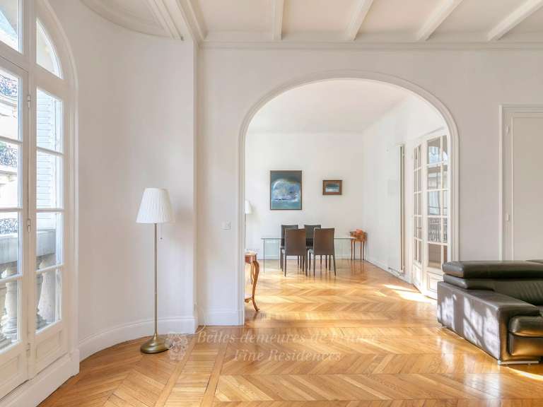Appartement Paris 16e - 3 chambres - 142m²