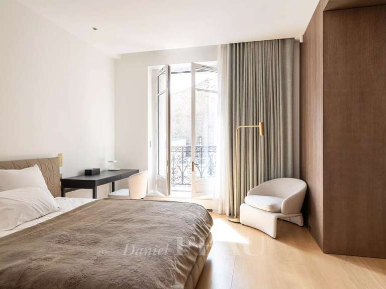 Appartement Paris 8e - 4 chambres - 345m²
