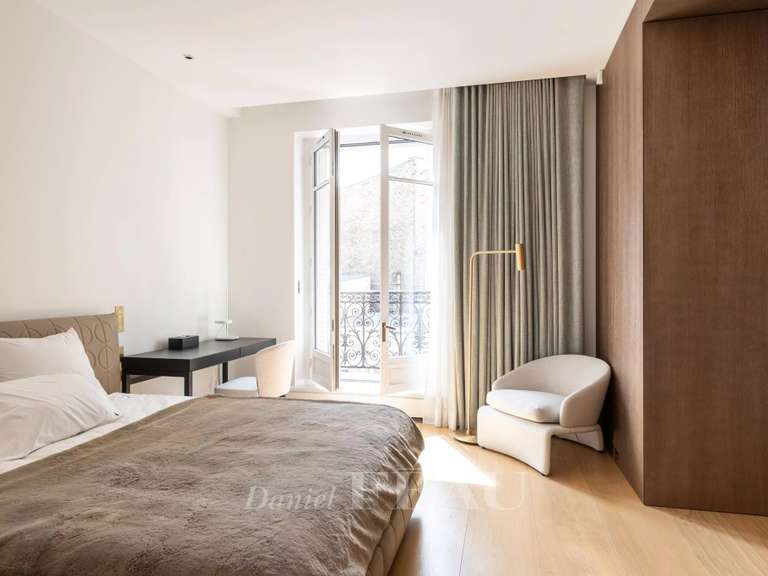 Appartement Paris 8e - 4 chambres - 345m²